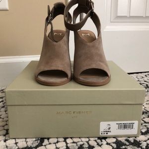 Marc fisher Vidal sandal